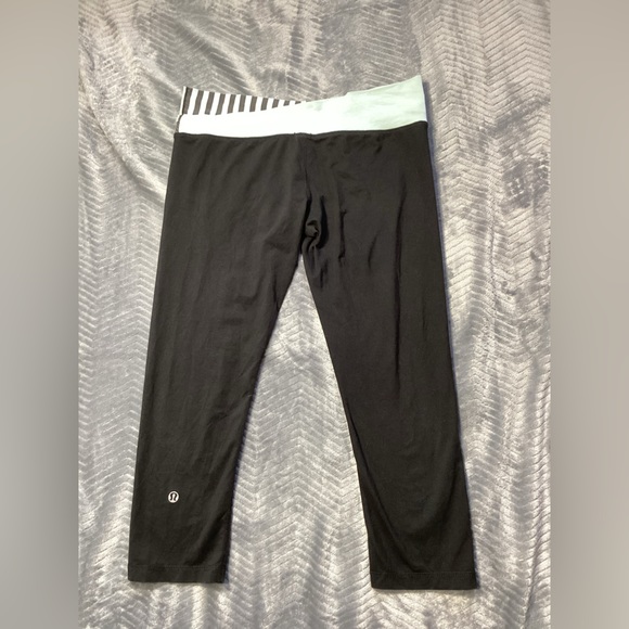 Lululemon Criss-Cross Waist Cotton Blend Capri Crop Legging 8 - Picture 1 of 10
